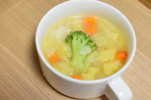おからパウダーを加えた野菜スープ